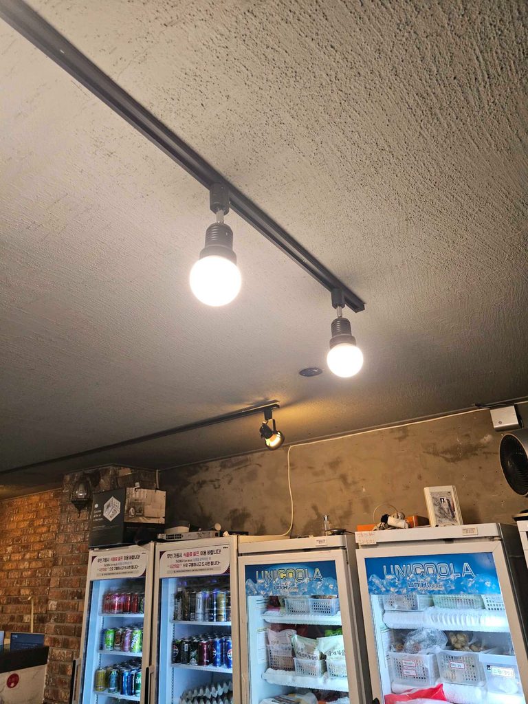 김포시 운양동 레일 전등에서 스파크 나고 일부 정전 이유와해결방법 3 레일전등